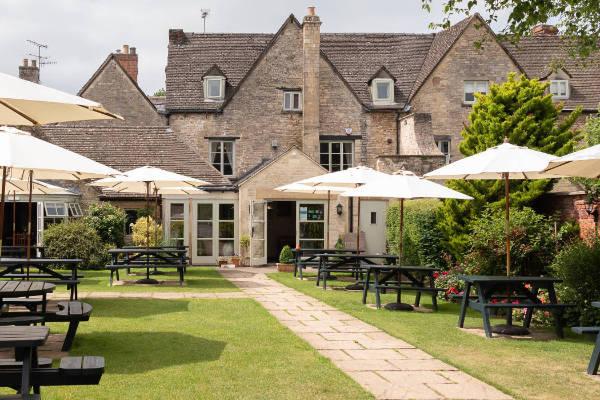 “Discover Charming Dog-Friendly Cotswolds Accommodations!”